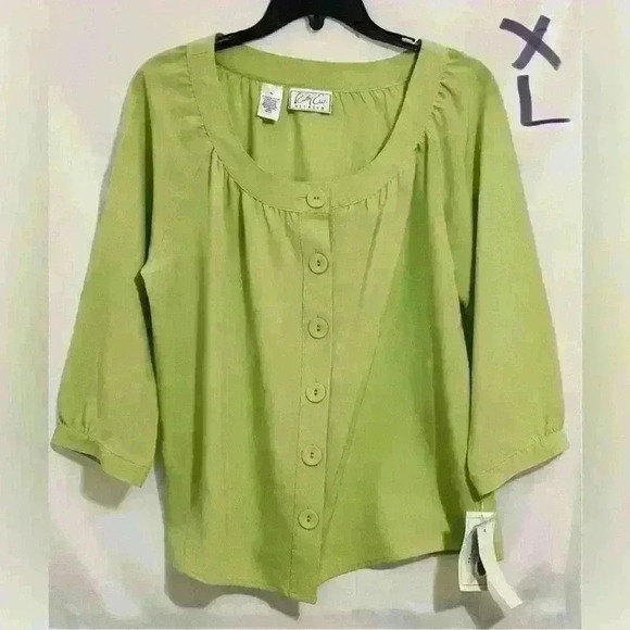 LADIES CUTE GREEN TOP - Picture 1 of 3